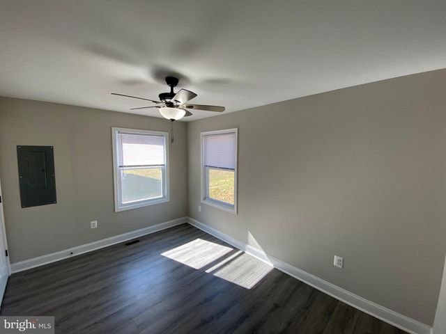 77 LAKEVIEW DR, Colonial Beach, VA 22443