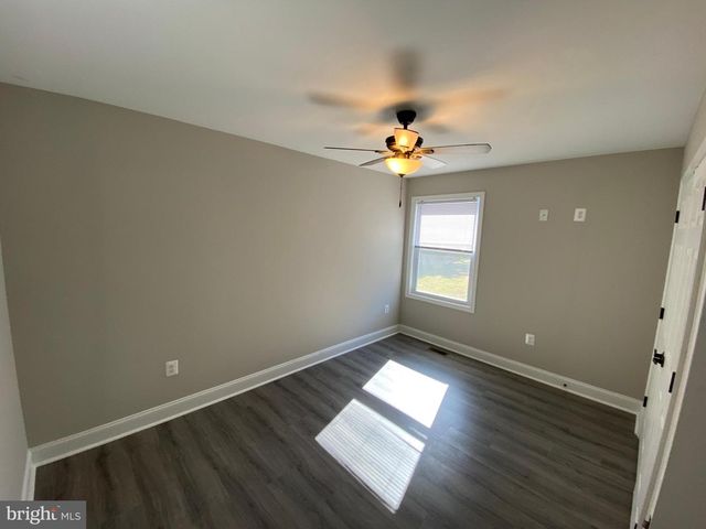 77 LAKEVIEW DR, Colonial Beach, VA 22443