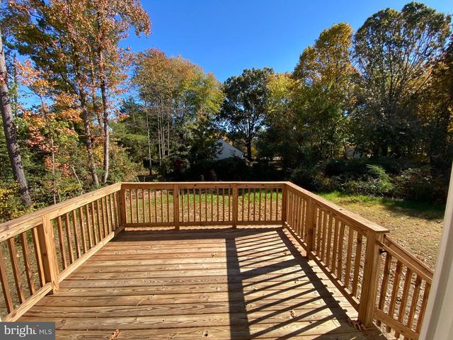 77 LAKEVIEW DR, Colonial Beach, VA 22443