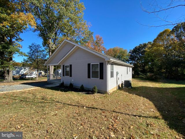 77 LAKEVIEW DR, Colonial Beach, VA 22443