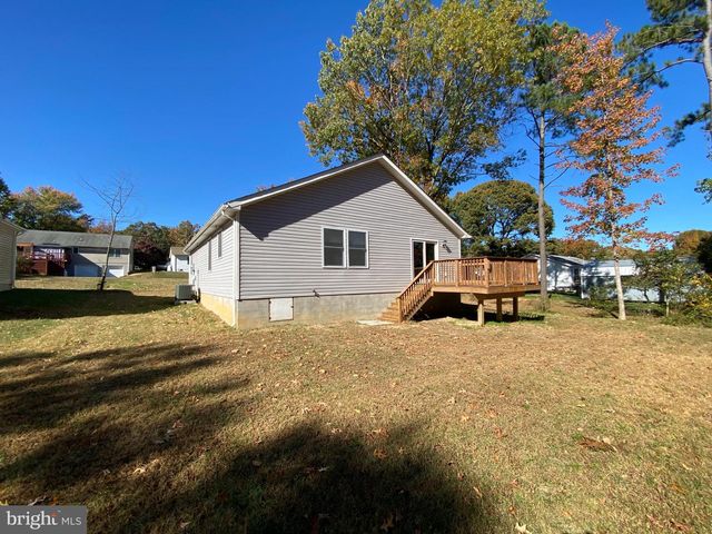 77 LAKEVIEW DR, Colonial Beach, VA 22443