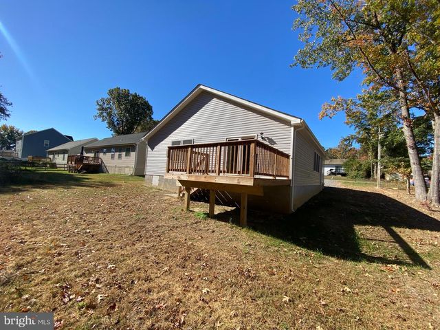 77 LAKEVIEW DR, Colonial Beach, VA 22443
