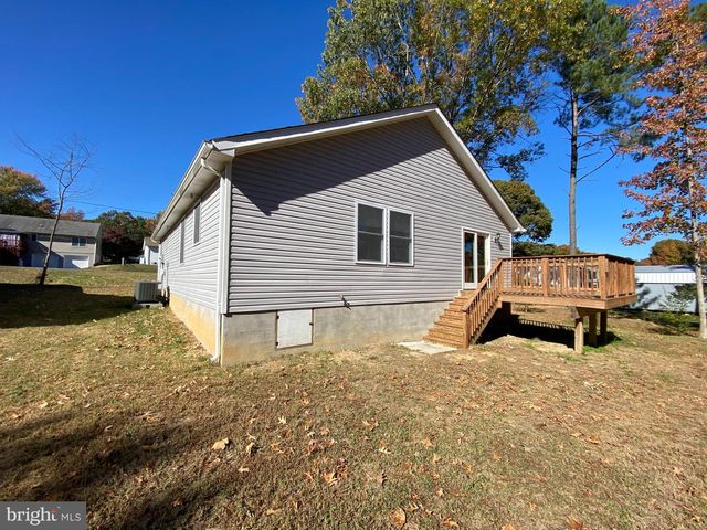77 LAKEVIEW DR, Colonial Beach, VA 22443