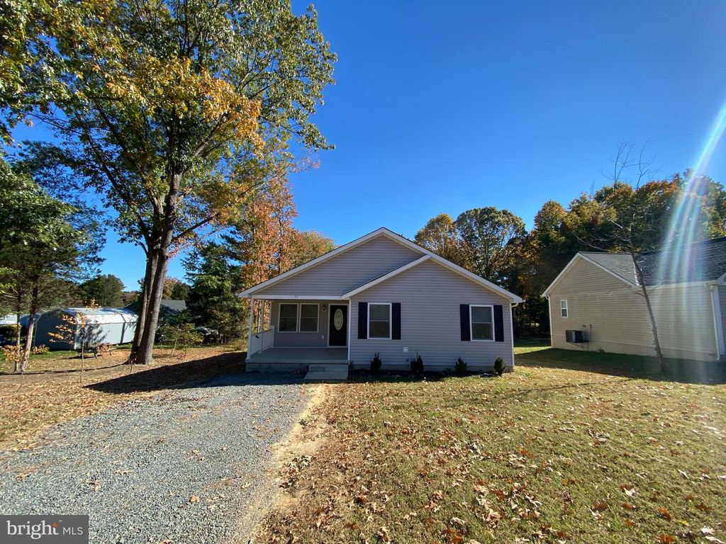 77 LAKEVIEW DR, Colonial Beach, VA 22443