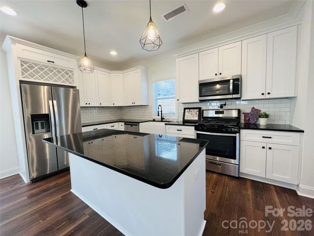 8514 Sharonbrook Drive, Charlotte, NC 28210
