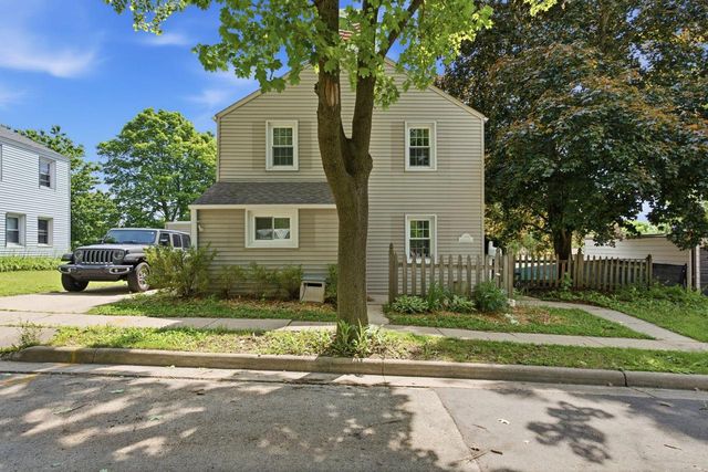 5594 Arrowwood STREET, Milwaukee, WI 53219