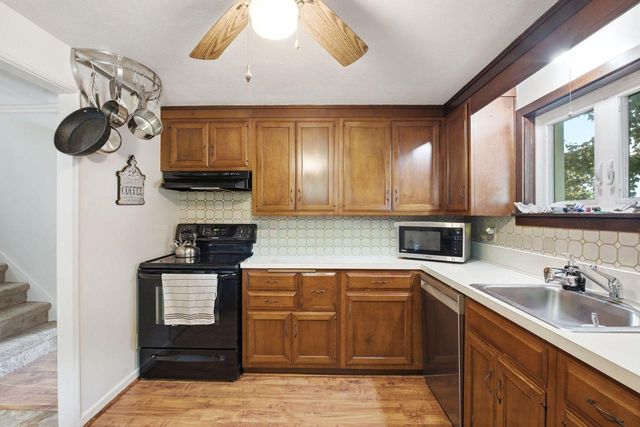 5594 Arrowwood STREET, Milwaukee, WI 53219