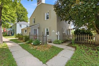 5594 Arrowwood STREET, Milwaukee, WI 53219