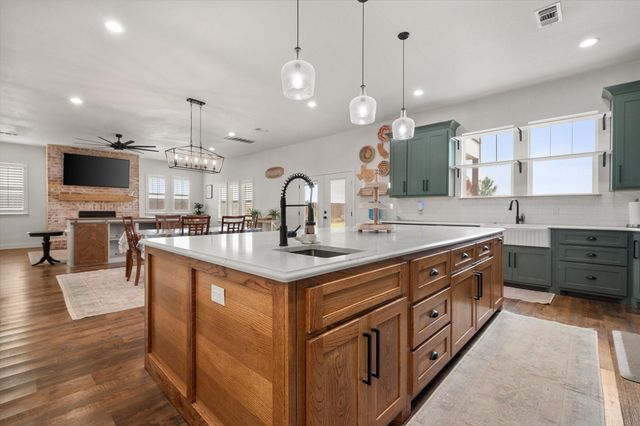 1195 Broadview Avenue, New Home, TX 79381