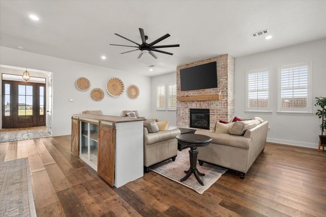 1195 Broadview Avenue, New Home, TX 79381