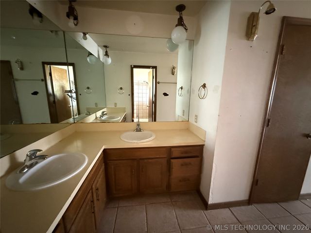 1508 W Nashville Street, Broken Arrow, OK 74012