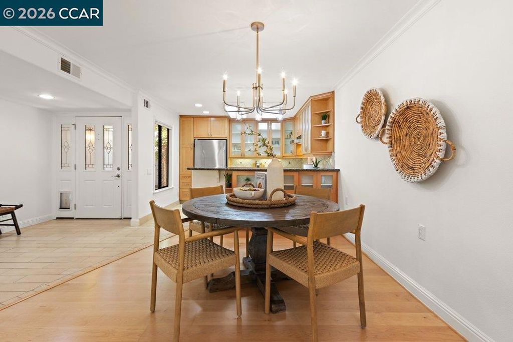 Image 11 of property listing at 1232 Fairlawn Court 4, Walnut Creek, CA 94595