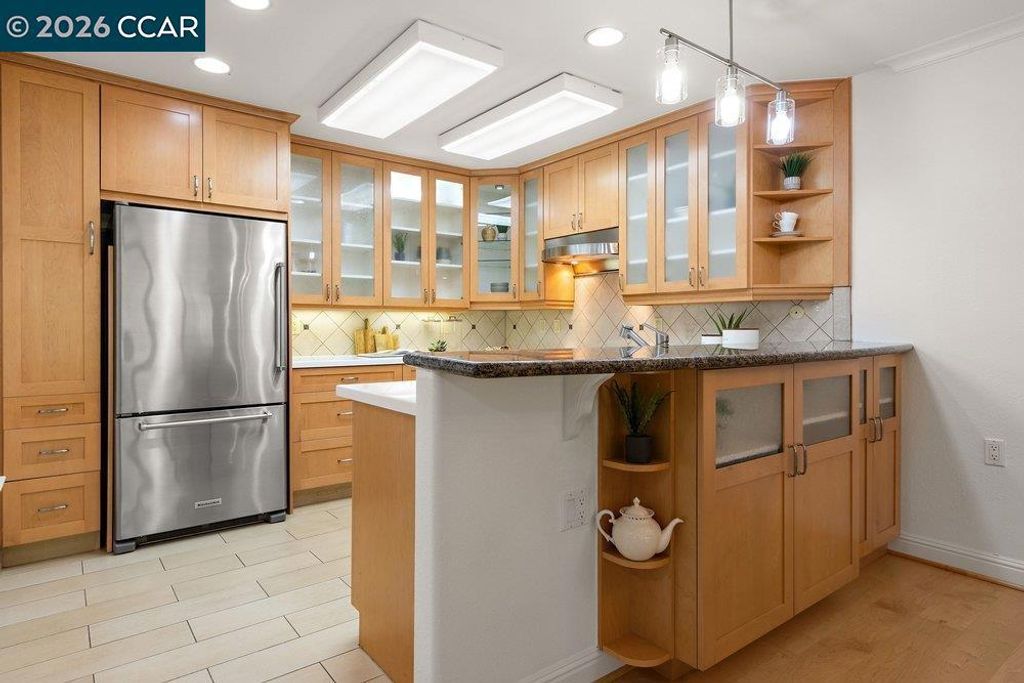 Image 12 of property listing at 1232 Fairlawn Court 4, Walnut Creek, CA 94595