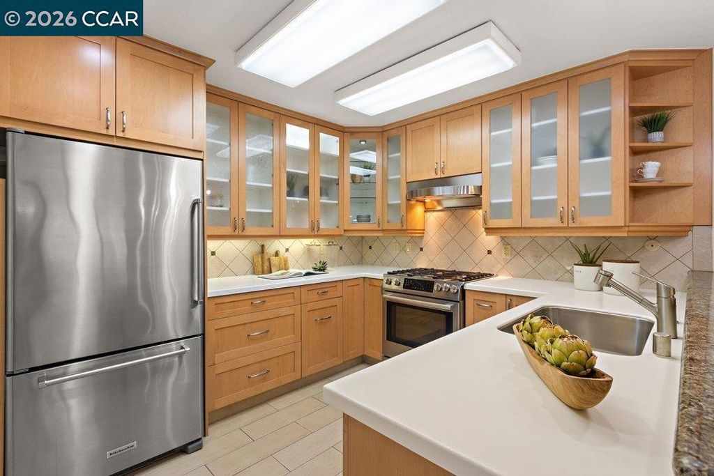Image 13 of property listing at 1232 Fairlawn Court 4, Walnut Creek, CA 94595
