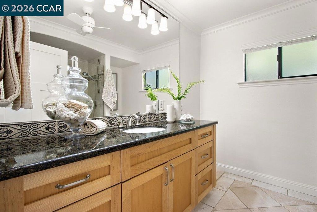 Image 18 of property listing at 1232 Fairlawn Court 4, Walnut Creek, CA 94595