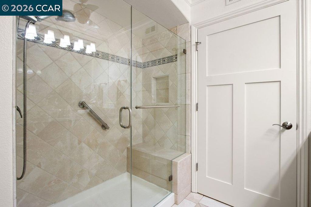Image 19 of property listing at 1232 Fairlawn Court 4, Walnut Creek, CA 94595
