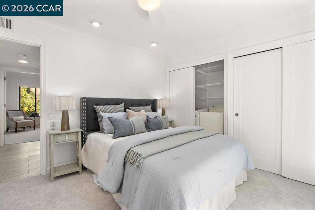 Image 21 of property listing at 1232 Fairlawn Court 4, Walnut Creek, CA 94595
