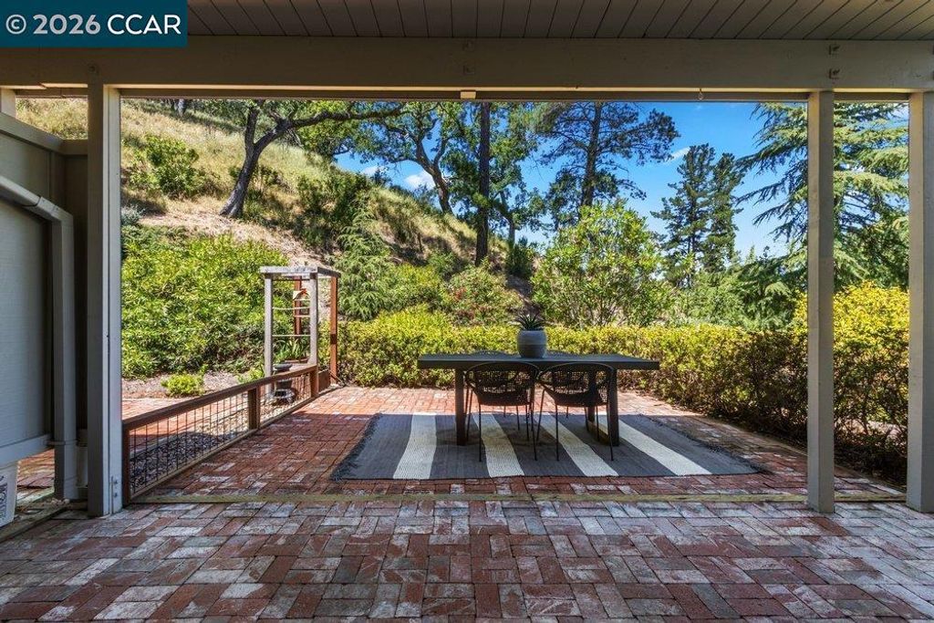 Image 23 of property listing at 1232 Fairlawn Court 4, Walnut Creek, CA 94595