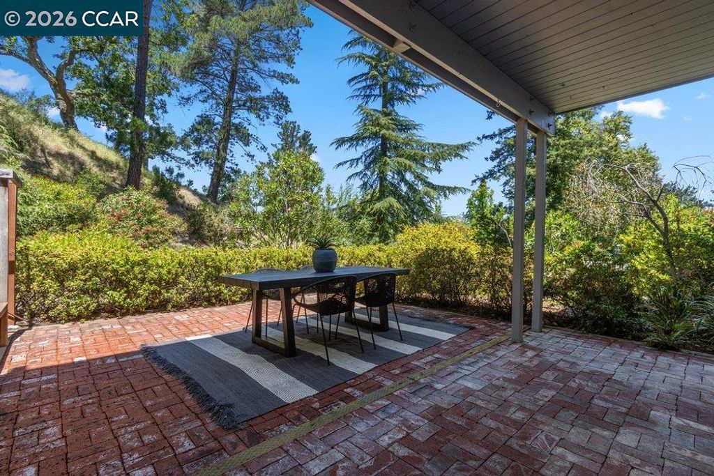 Image 24 of property listing at 1232 Fairlawn Court 4, Walnut Creek, CA 94595