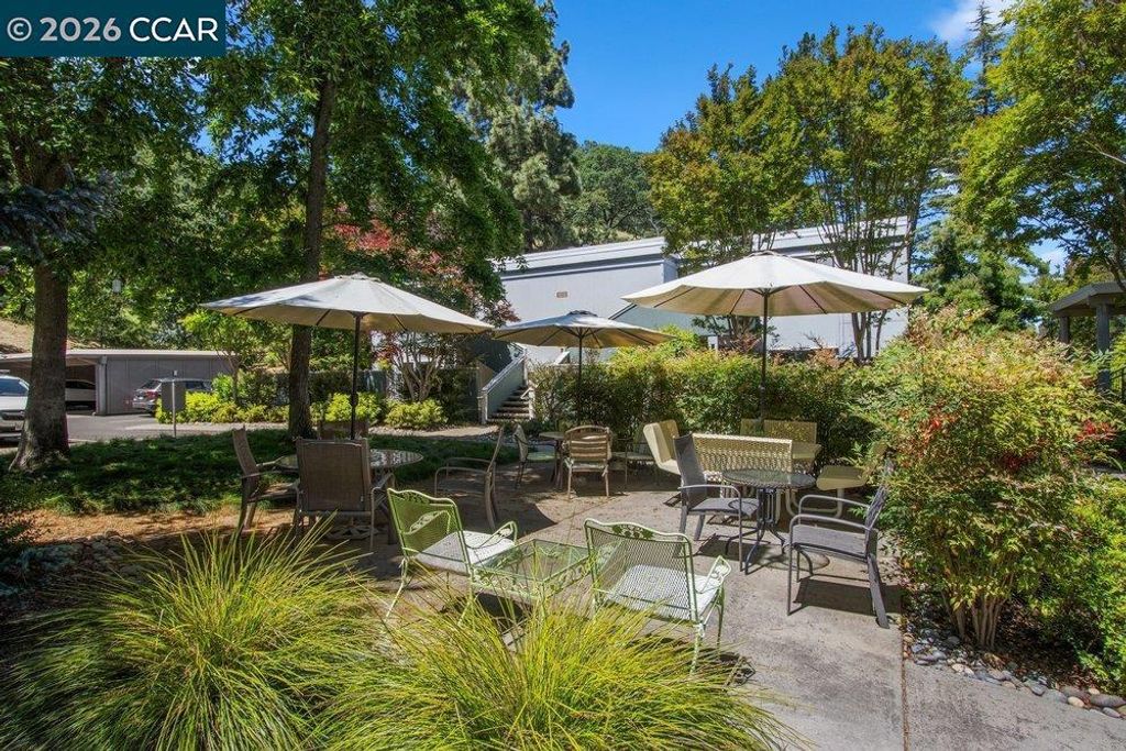 Image 28 of property listing at 1232 Fairlawn Court 4, Walnut Creek, CA 94595
