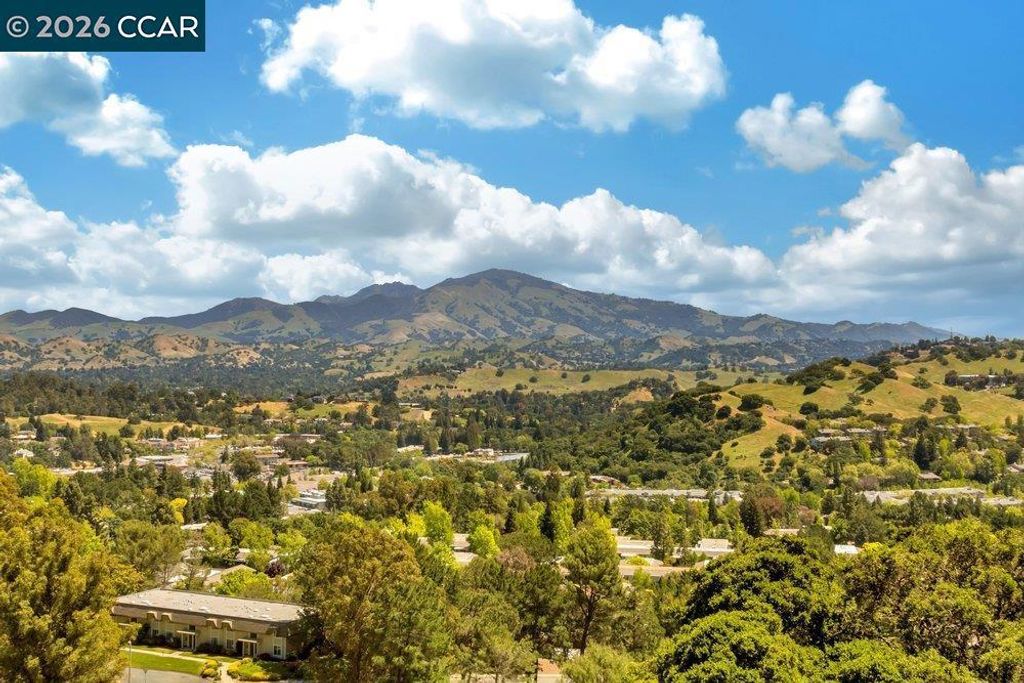 Image 32 of property listing at 1232 Fairlawn Court 4, Walnut Creek, CA 94595