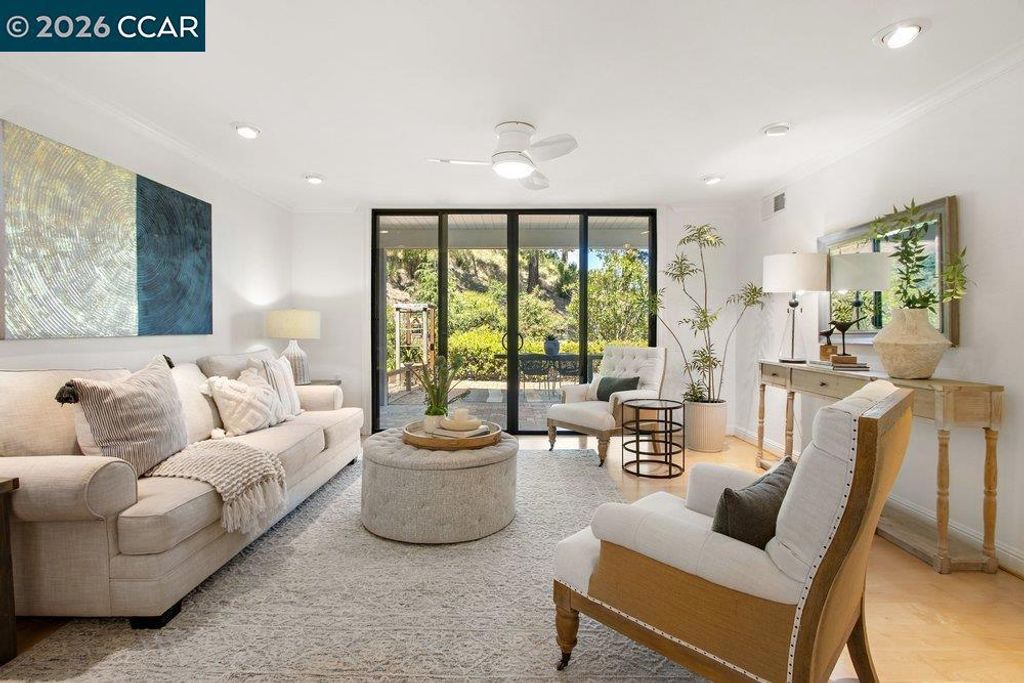Image 8 of property listing at 1232 Fairlawn Court 4, Walnut Creek, CA 94595