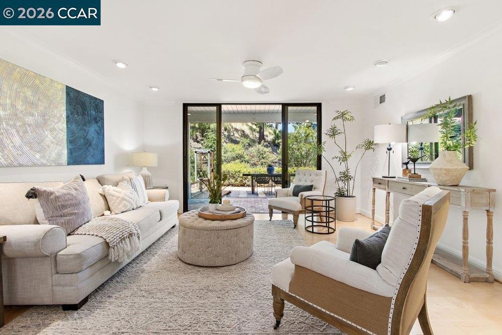 Image 9 of property listing at 1232 Fairlawn Court 4, Walnut Creek, CA 94595