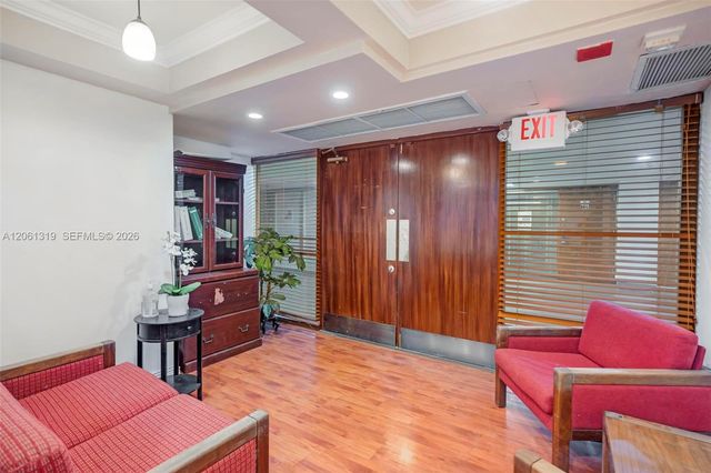13499 Biscayne Blvd CUM1, North Miami, FL 33181
