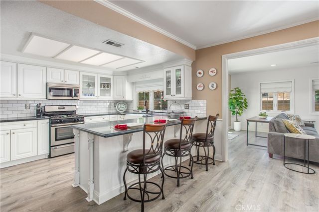 1125 Via Nice, Redlands, CA 92374