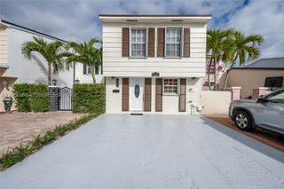 1345 W 71st St, Hialeah, FL 33014