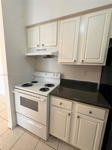 1701 NW 96th Ter 1E, Pembroke Pines, FL 33024