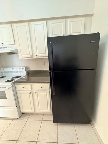 1701 NW 96th Ter 1E, Pembroke Pines, FL 33024