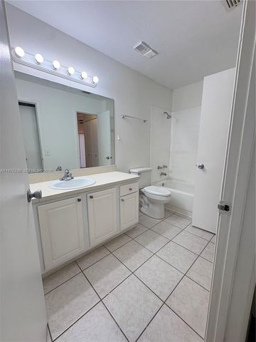 1701 NW 96th Ter 1E, Pembroke Pines, FL 33024