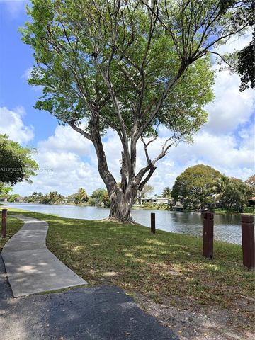 1701 NW 96th Ter 1E, Pembroke Pines, FL 33024