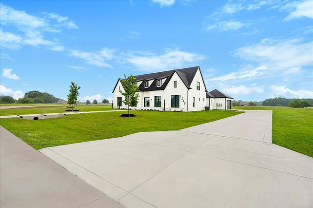 1240 Deerfield Drive, Wills Point, TX 75169