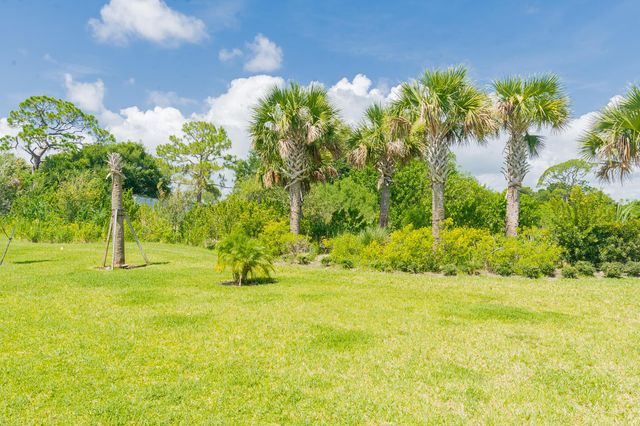 331 Raspberry Road, Fort Pierce, FL 34981
