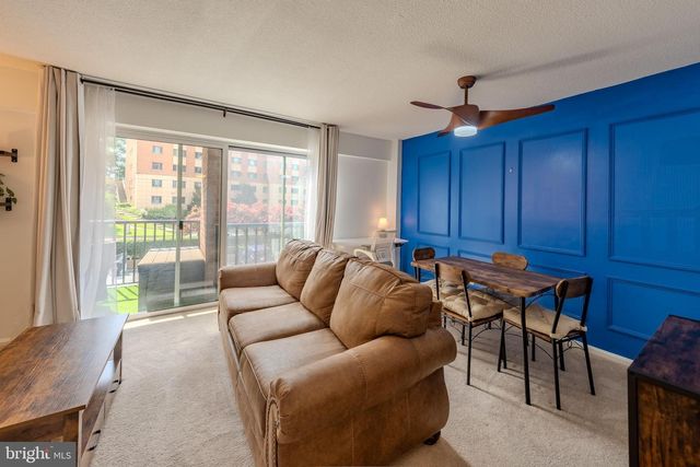 1300 ARMY NAVY DR #118, Arlington, VA 22202