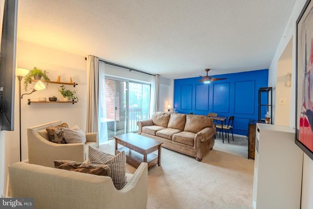 1300 ARMY NAVY DR #118, Arlington, VA 22202