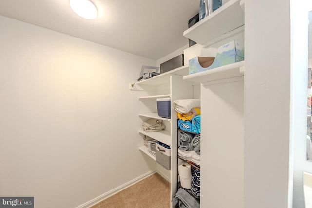 1300 ARMY NAVY DR #118, Arlington, VA 22202