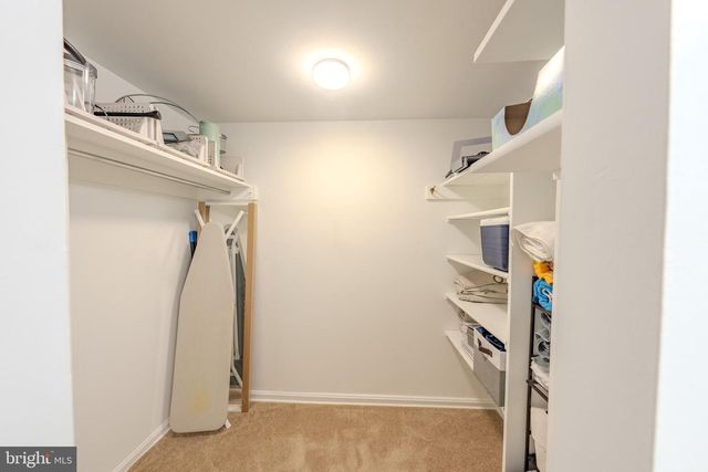 1300 ARMY NAVY DR #118, Arlington, VA 22202