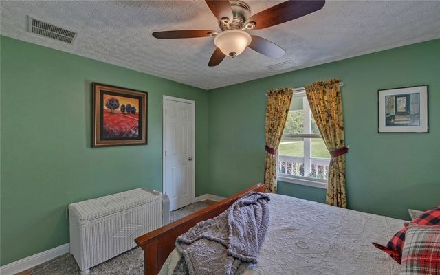 148 Brown Circle, Hartwell, GA 30643