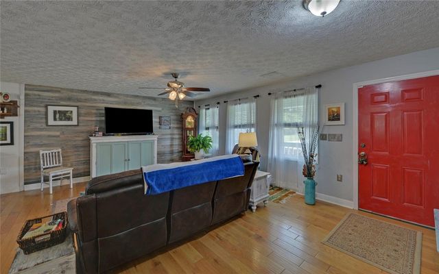 148 Brown Circle, Hartwell, GA 30643