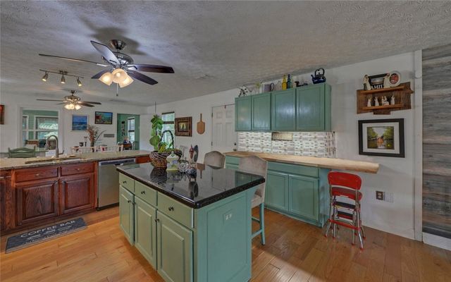 148 Brown Circle, Hartwell, GA 30643
