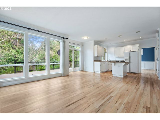 2714 Sw LEAH Ct, Portland, OR 97219