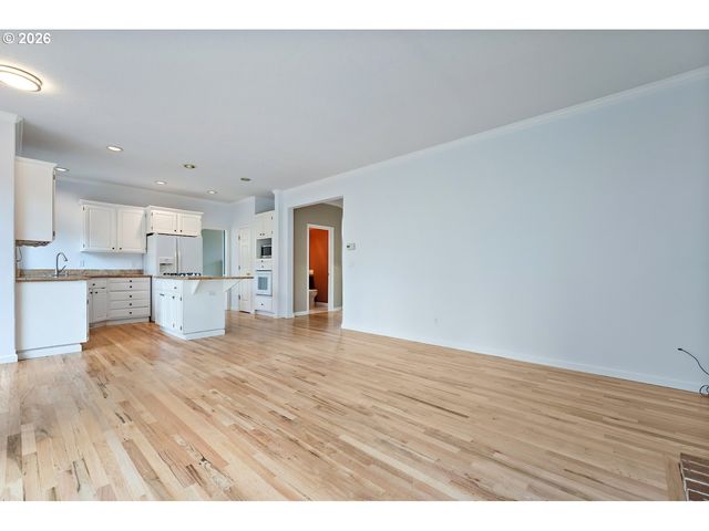 2714 Sw LEAH Ct, Portland, OR 97219