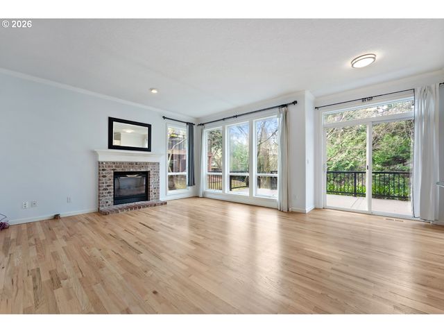 2714 Sw LEAH Ct, Portland, OR 97219