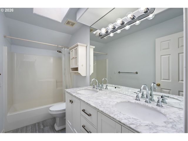 2714 Sw LEAH Ct, Portland, OR 97219