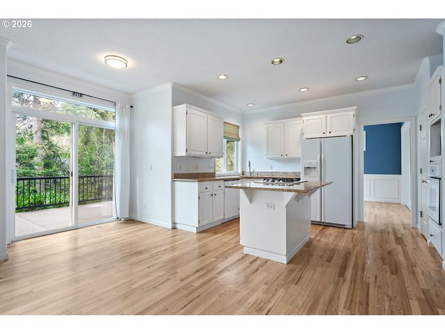 2714 Sw LEAH Ct, Portland, OR 97219