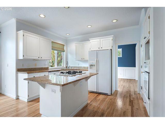 2714 Sw LEAH Ct, Portland, OR 97219