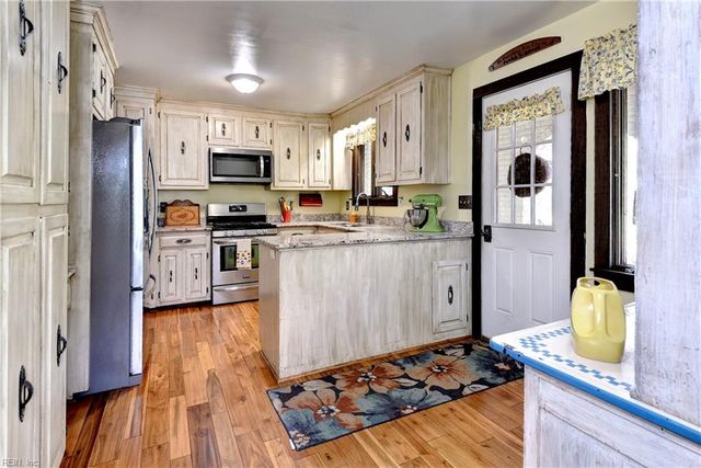 15465 Holly DR, Smithfield, VA 23430